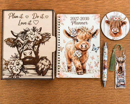 Highland Cow A5 Planner Gift Set 2027-2030 Wooden Box, Bookmark & Pen Set