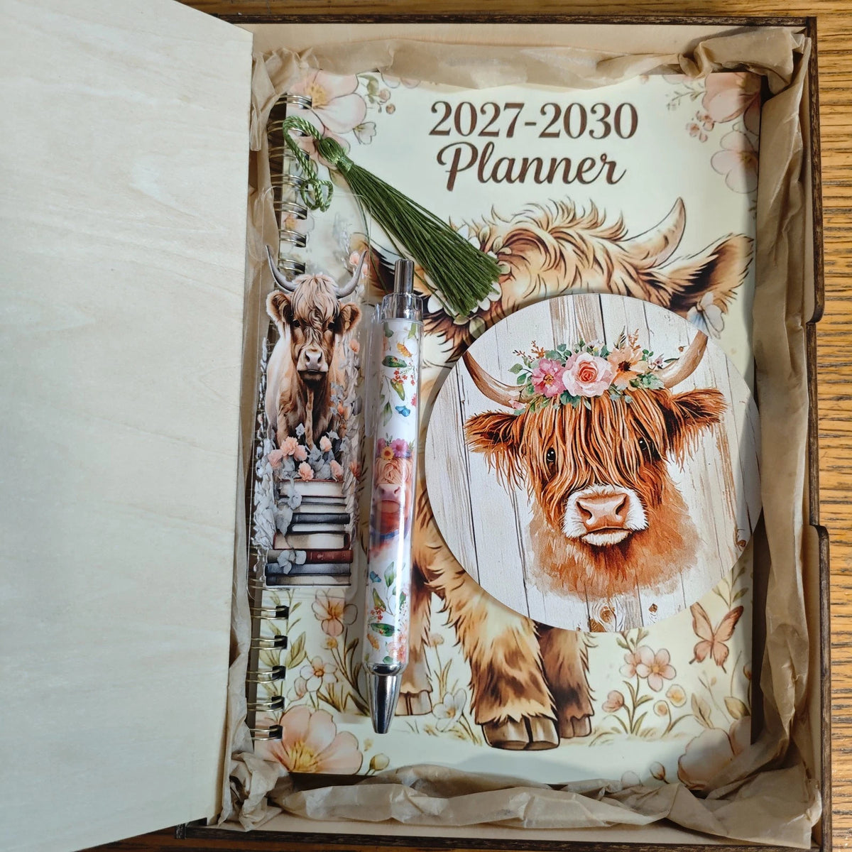 Highland Cow A5 Planner Gift Set 2027-2030 Wooden Box, Bookmark & Pen Set